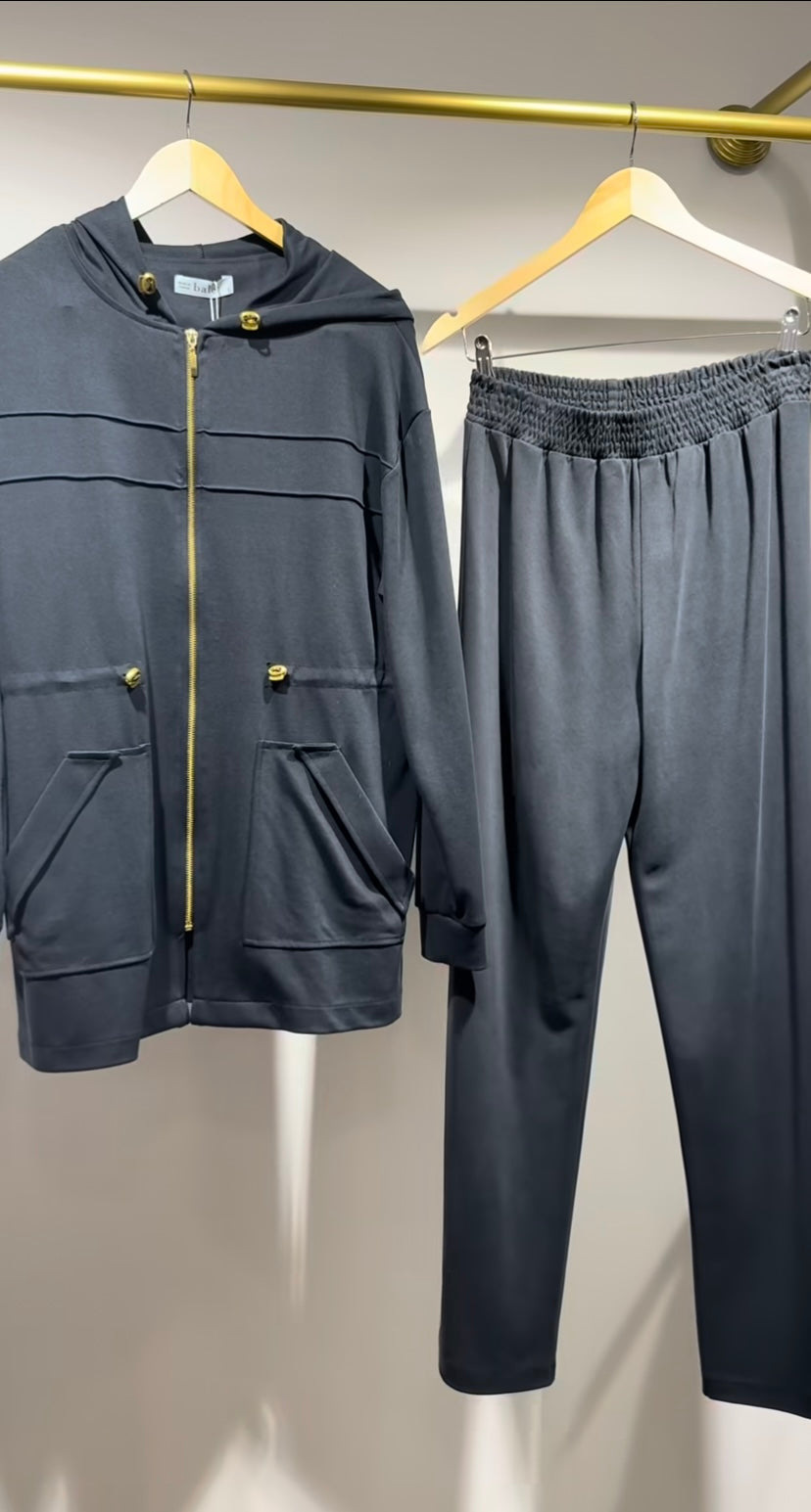 Siyah Gold Detaylı Fermuarlı Takım