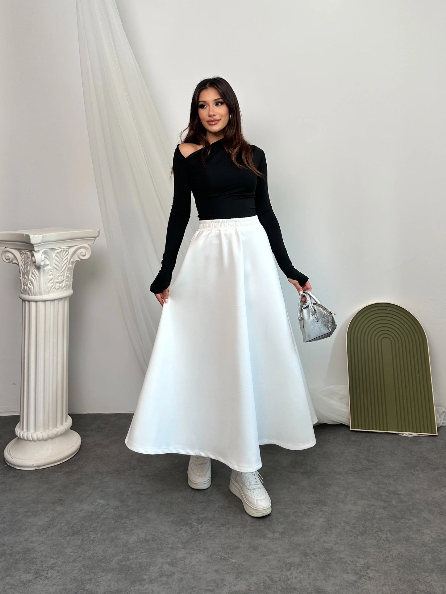 Beyaz Beli Lastikli Scuba Kumaş Kloş Etek