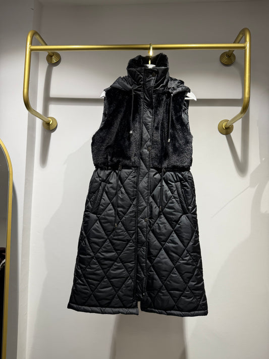 Siyah Peluş Detaylı Kapitone Uzun Yelek