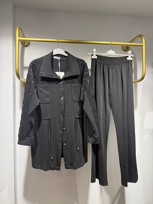 Siyah Dantel Detaylı Gömlek Yaka Pantolonlu Takım