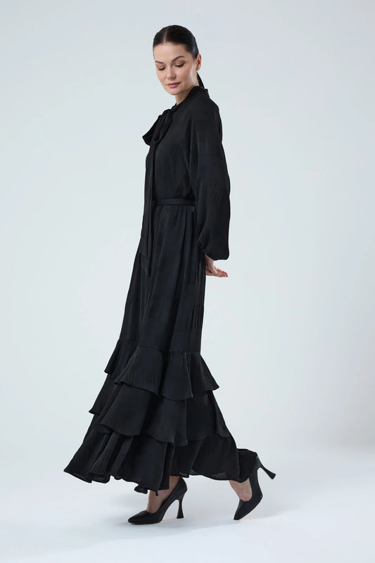 Siyah Dokuma Kumaş Piliseli Volan Etekli Astarlı Elbise
