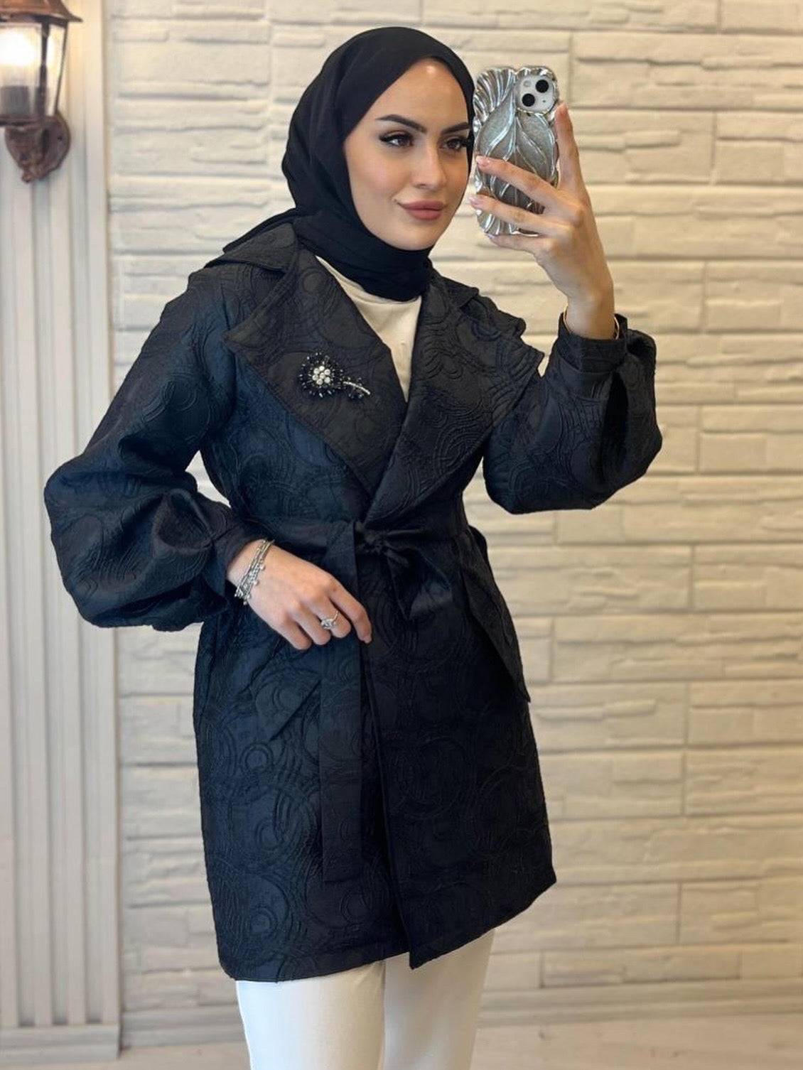 Desenli Kemerli Siyah Ceket