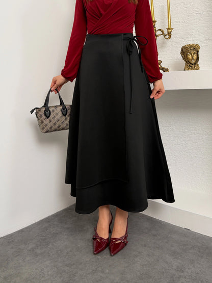 Siyah Yandan Bağlamalı Katlı Scuba Etek