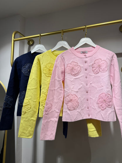 Pembe Çiçek İşlemeli Triko Hırka