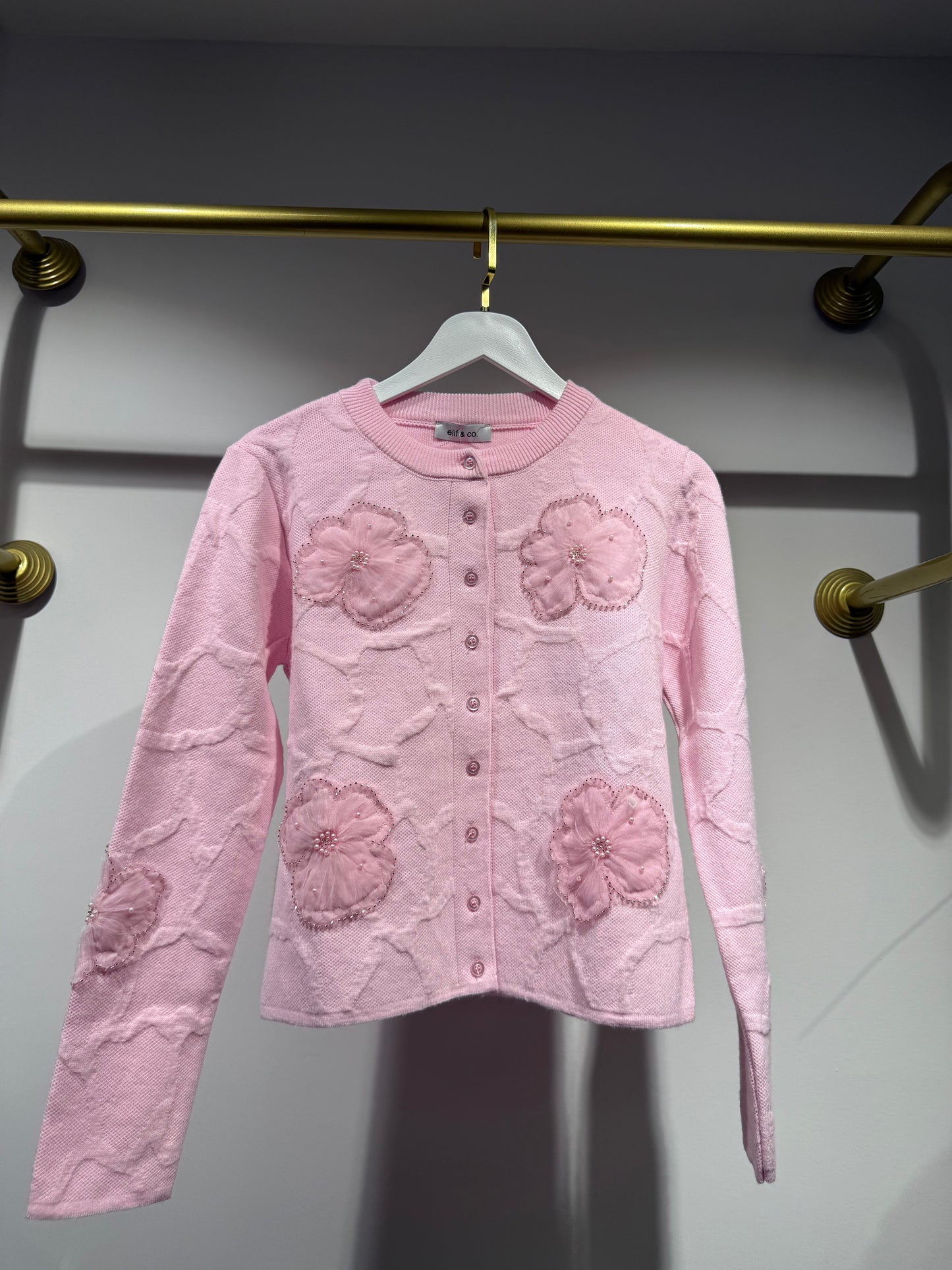 Pembe Çiçek İşlemeli Triko Hırka