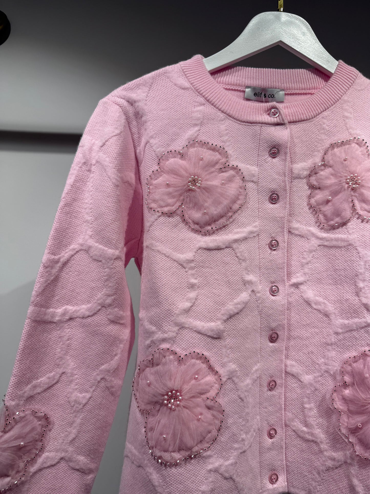 Pembe Çiçek İşlemeli Triko Hırka