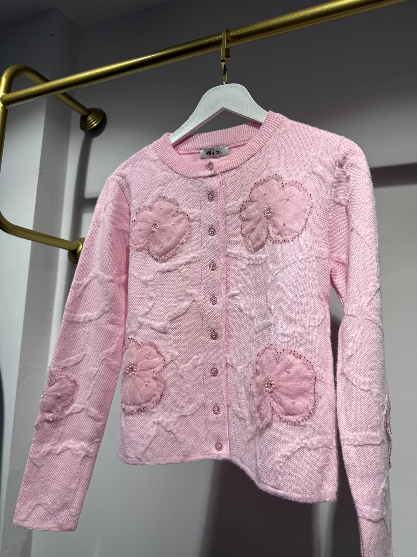 Pembe Çiçek İşlemeli Triko Hırka