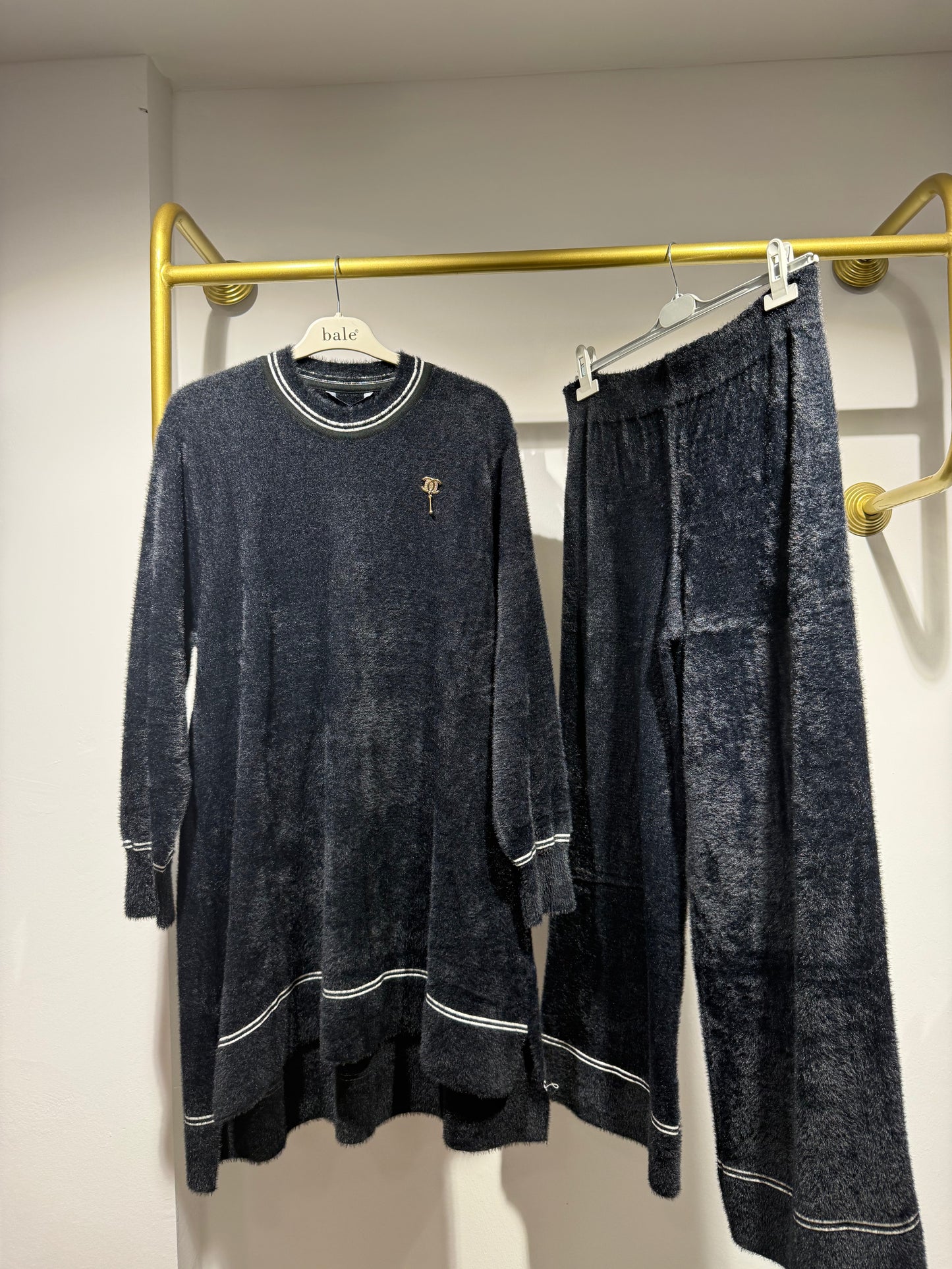 Şerit Detaylı Angora Takım