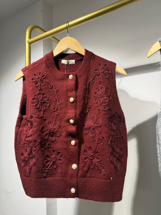 Bordo Çiçek Nakışlı Düğmeli Triko Süveter Yelek