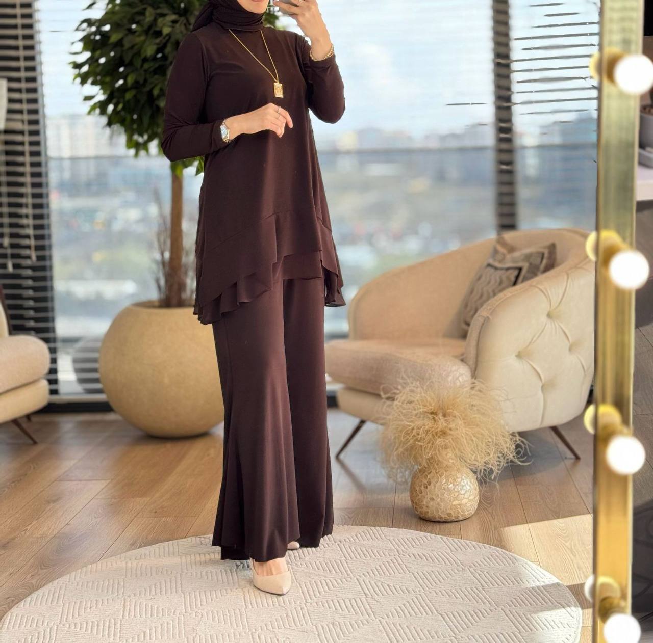 Kahverengi Asimetrik Volan Sandy Kumaş Takım